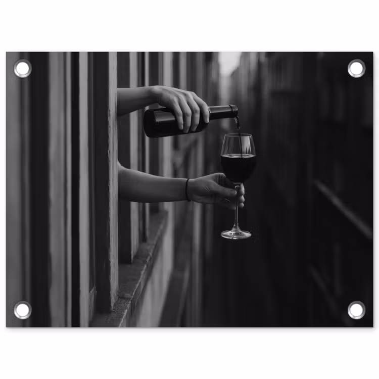 Tuinposter - Wijnfles - Glas - Handen - Raam — 1