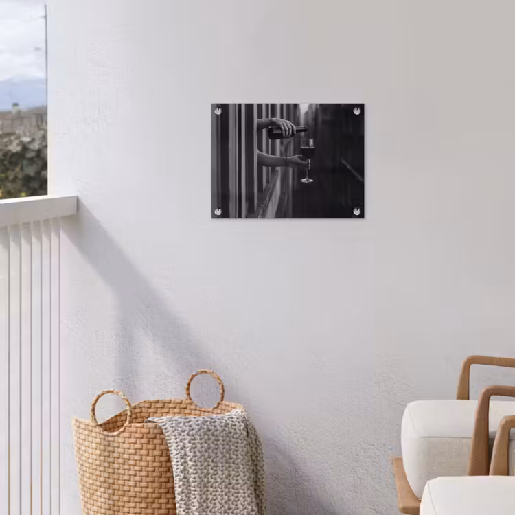 Tuinposter - Wijnfles - Glas - Handen - Raam — 3
