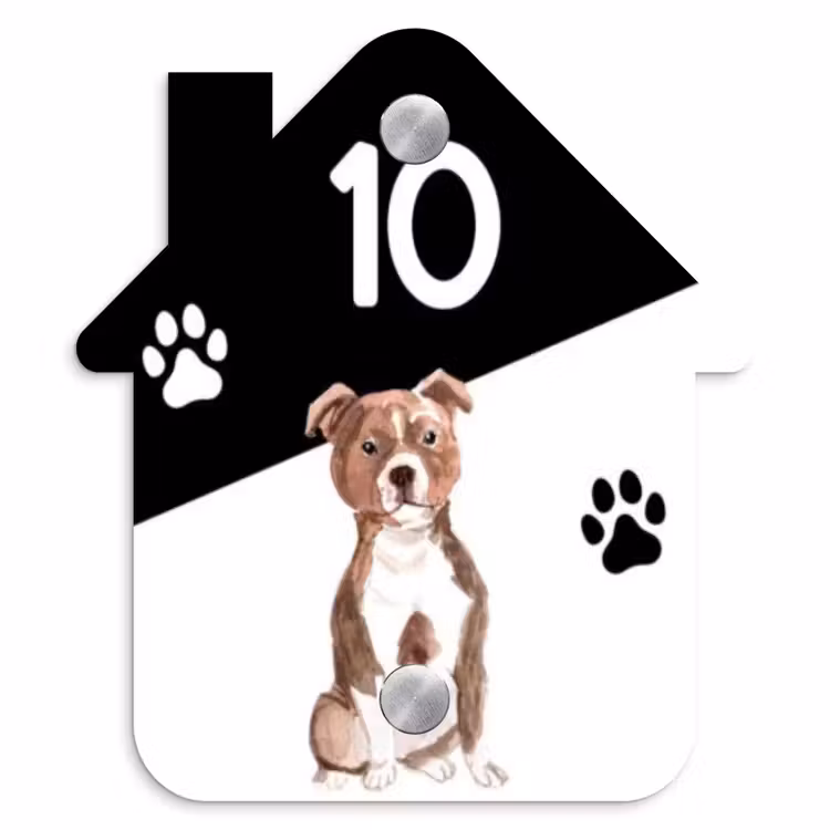 Naambordje voordeur - Huisjesvorm - Zwart wit - Huisdier - Staffordshire bullterriër — 1