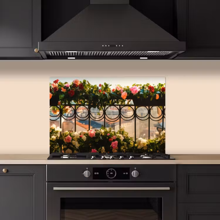 Spatscherm keuken - Bloemen - Hek - Stadszicht - Zomer — 1