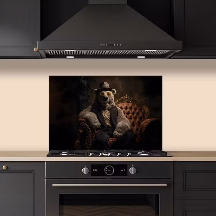 Spatscherm keuken - Ijsbeer - Hoed - Bril - Stoel — 2