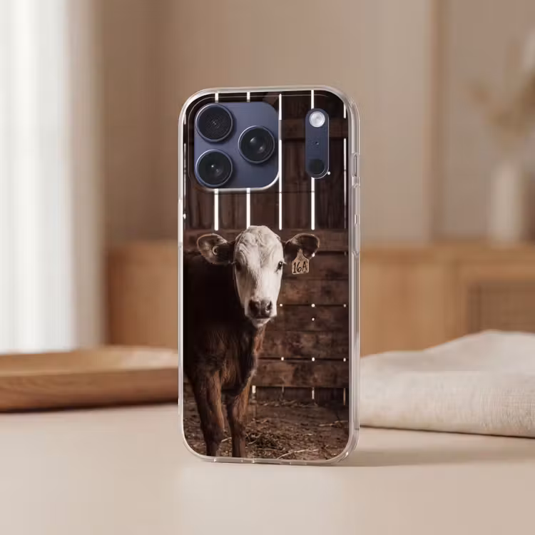 Telefoonhoesje Softcase - Kalf - Oormerk - Houten stal — 3