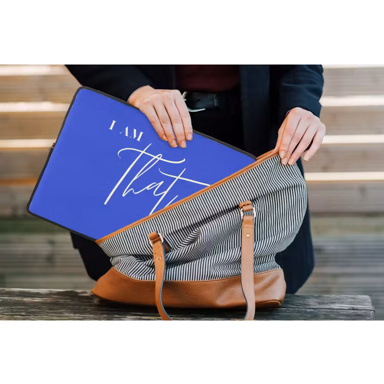 Laptophoes - Blauw - I am that woman - Sierlijk - Minimalistisch — 4
