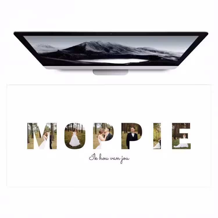 Gepersonaliseerde bureau onderlegger - Moppie - Lettercollage — 1