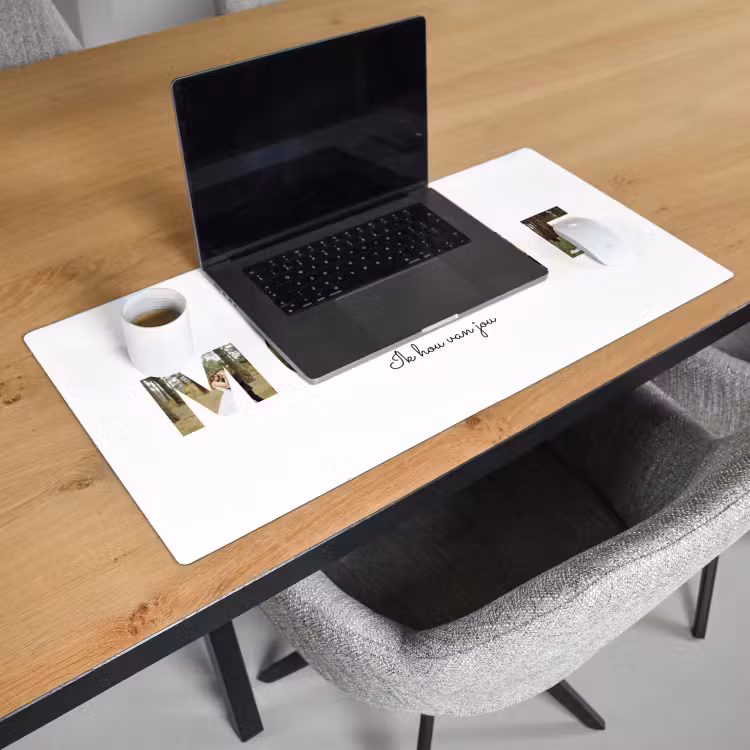 Gepersonaliseerde bureau onderlegger - Moppie - Lettercollage — 3
