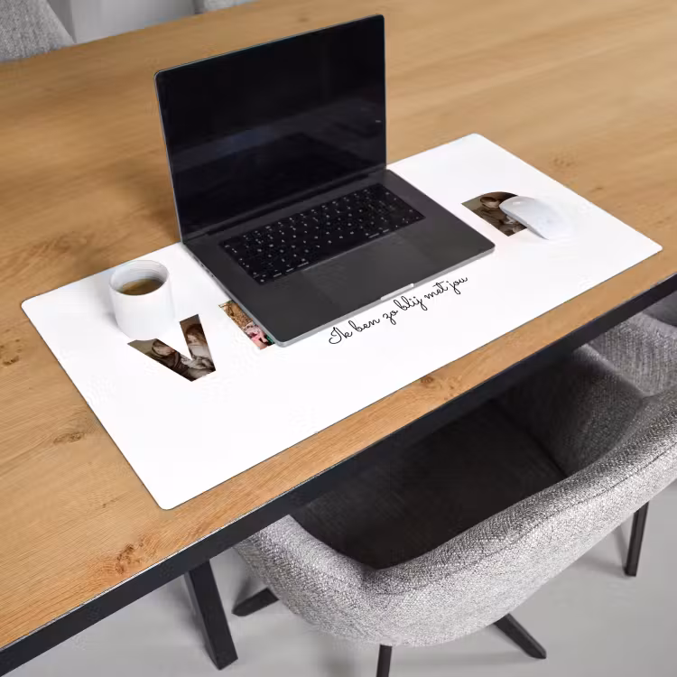 Gepersonaliseerde bureau onderlegger - Vriend - Lettercollage — 3