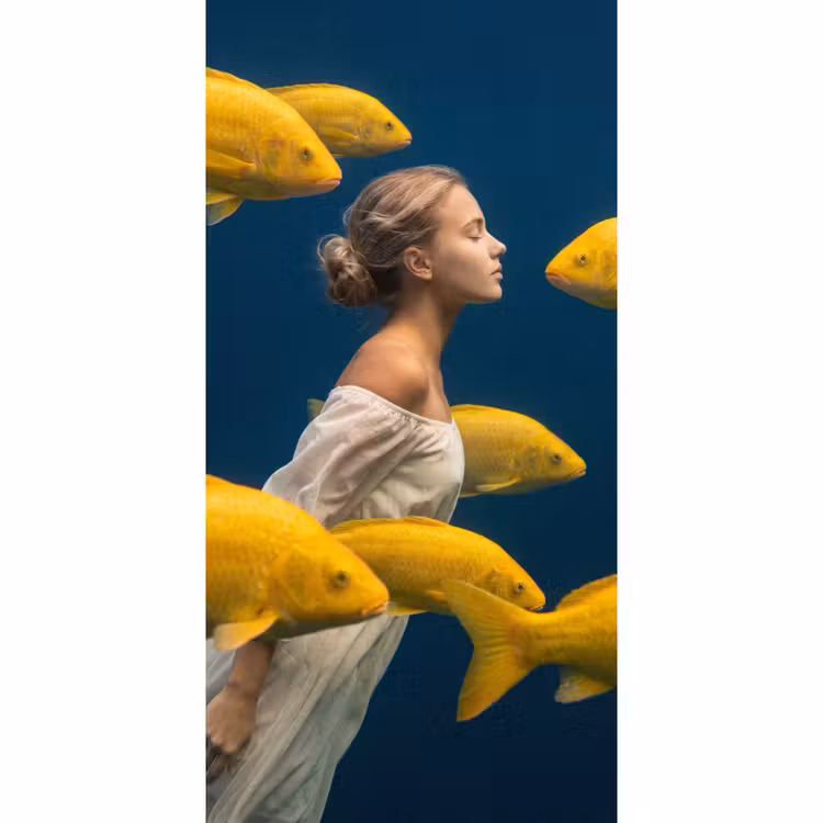 Behang - Vrouw - Vis - Water - Natuur - Geel — 2