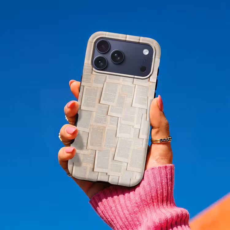 Telefoonhoesje Toughcase - Boekpagina - Collage - Literatuur - Vintage - Beige — 2