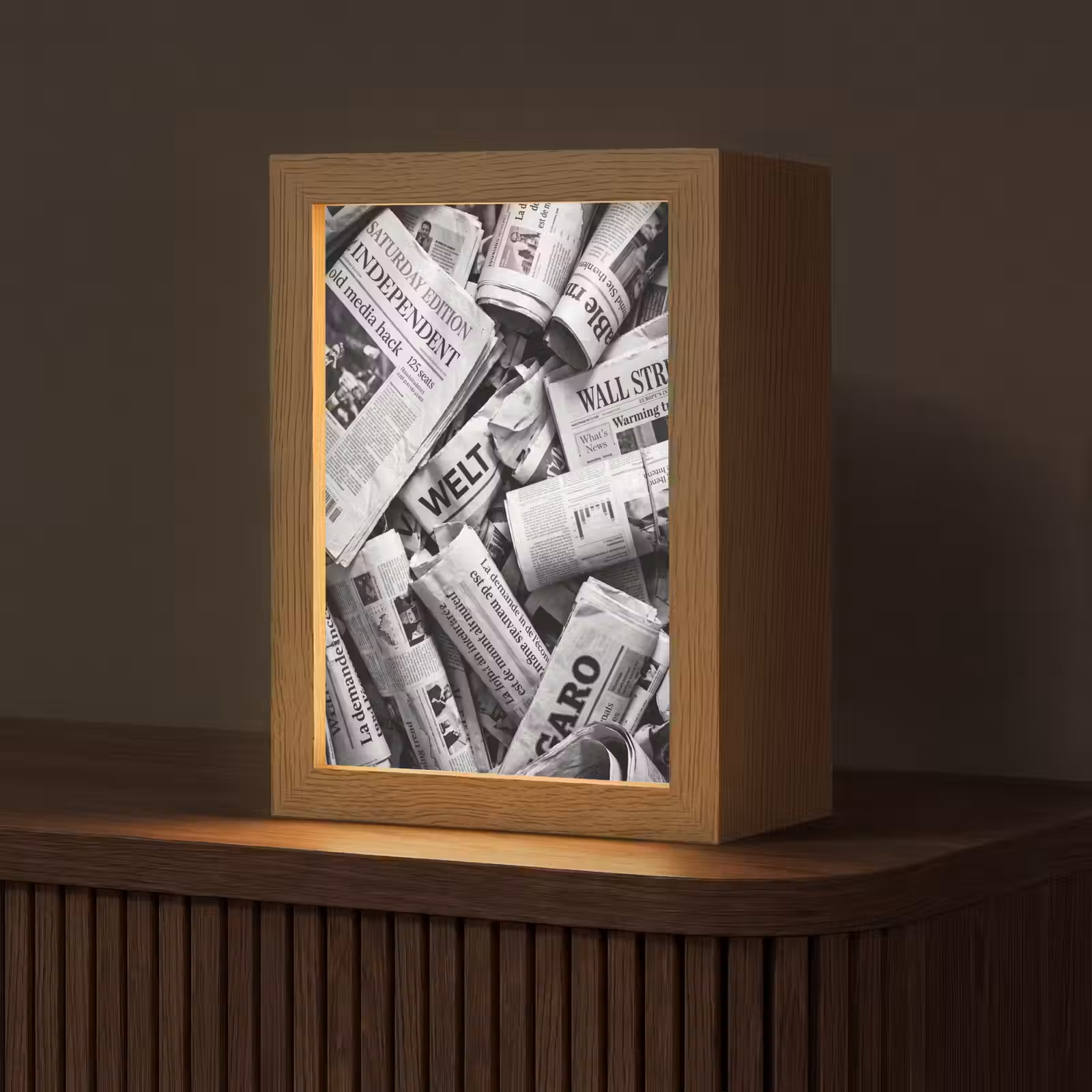 Gepersonaliseerde lightbox - Krant - Stapel - Nieuws - Zwart-wit — 1
