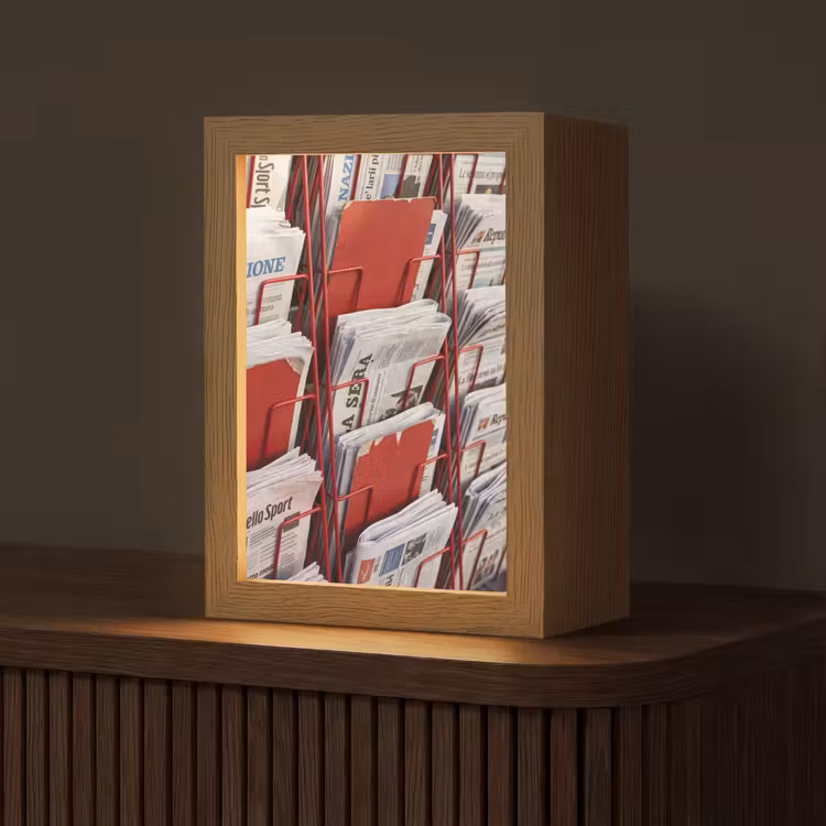 Gepersonaliseerde lightbox - Kranten - Rek - Stedelijk - Dagelijks leven - Rood — 1