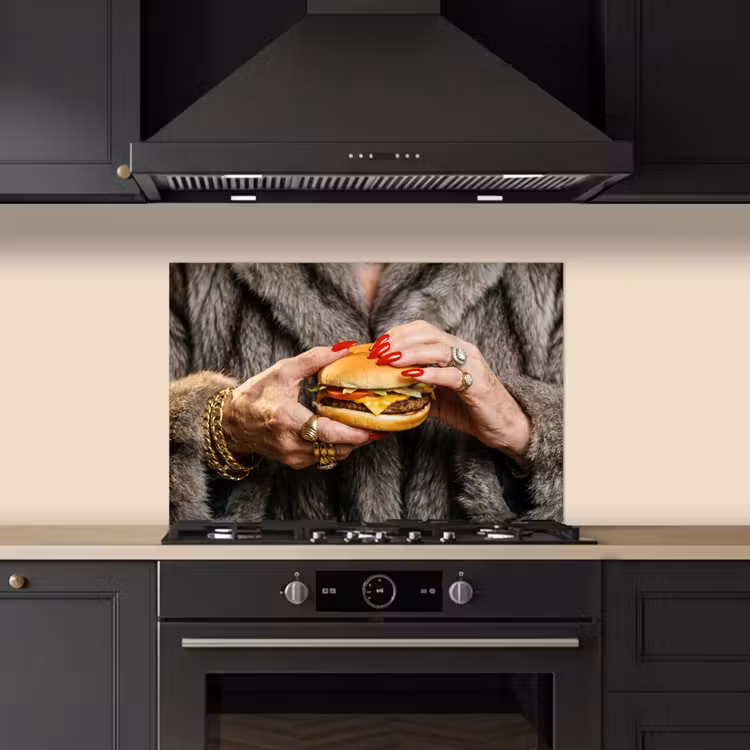 Spatscherm keuken - Vrouw - Hamburger - Bontjas — 2