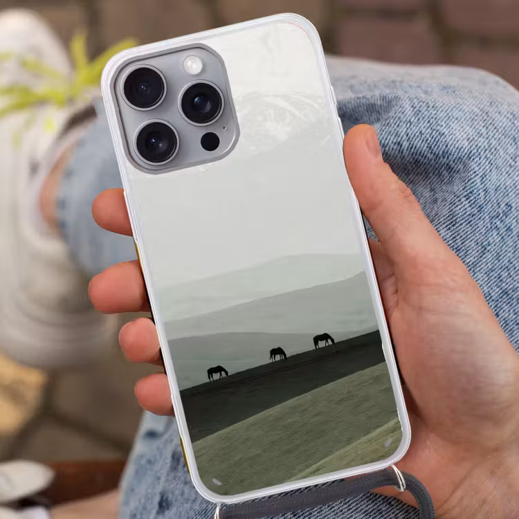 Telefoonhoesje met koord - Grijs - Berg - Paarden — 2