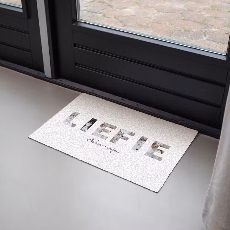 Gepersonaliseerde deurmat - Liefie - Lettercollage — 2