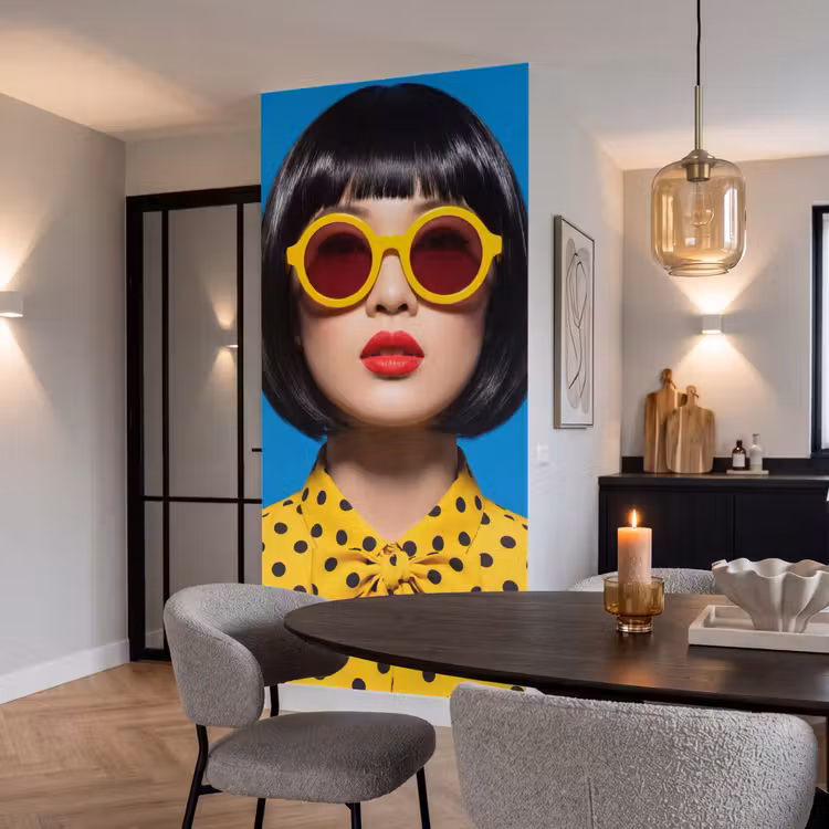 Behang - Vrouw - Zonnebril - Pop Art - Portret - Geel — 5