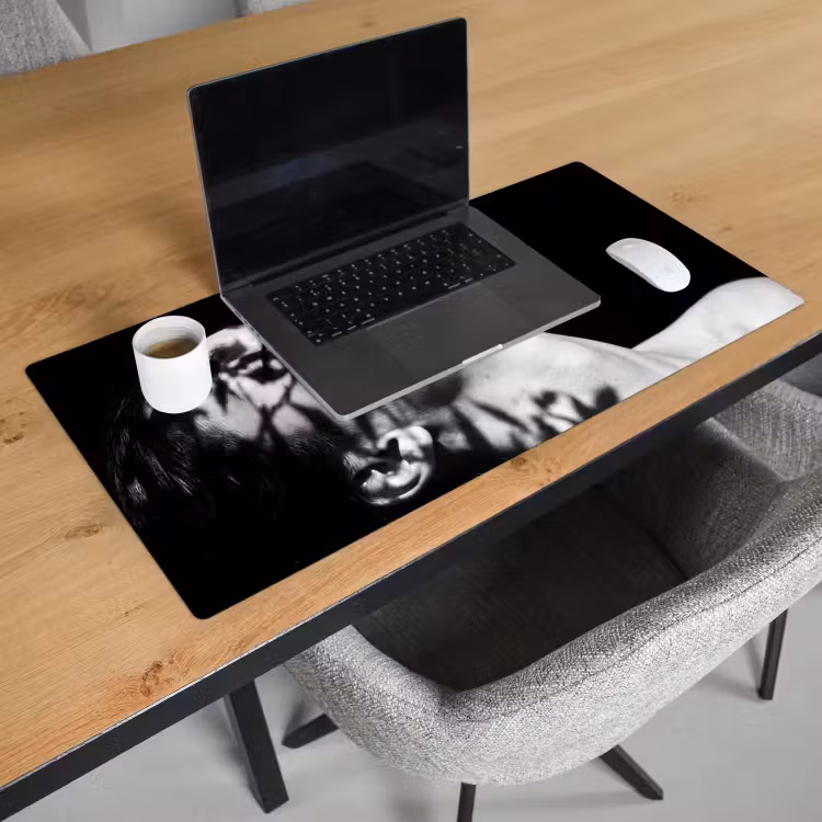 Bureau onderlegger - Gezicht - Schaduw - Bladeren - Zwart - Wit - Intiem — 3