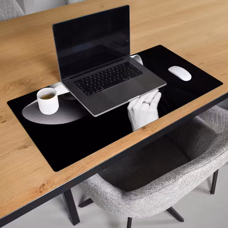Bureau onderlegger - Vrouw - Hoed - Hand - Zwart - Wit - Klassiek — 3