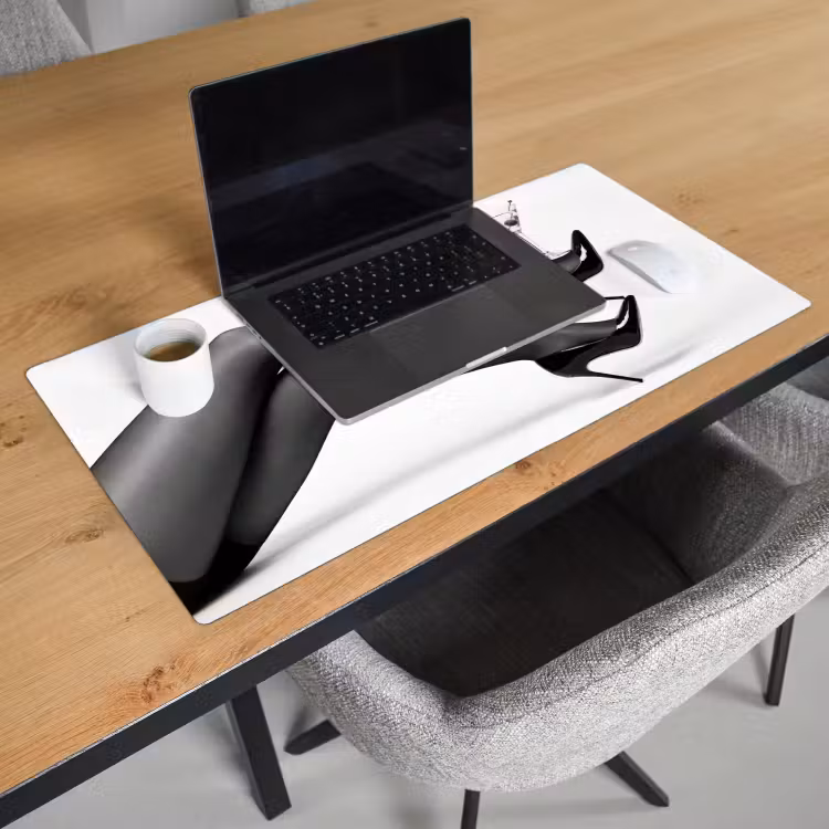 Bureau onderlegger - Benen - Hakken - Glas - Zwart - Wit - Speels — 3