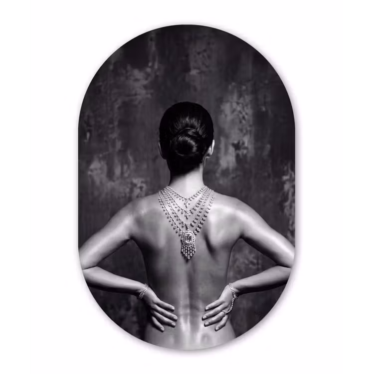 Muurovaal aluminium - Rug - Ketting - Portret - Zwart - Wit - Glamour — 1