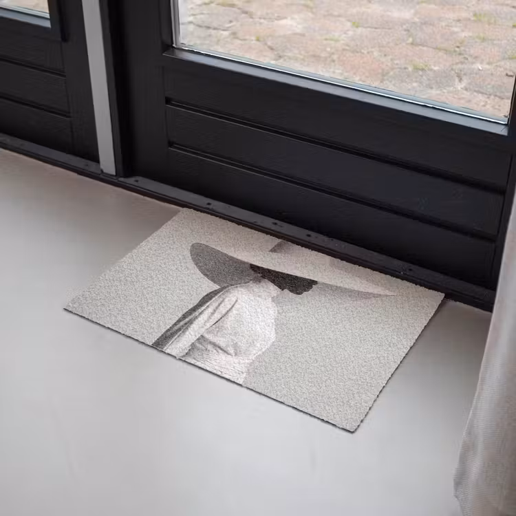 Deurmat - Vrouw - Profiel - Hoed - Zwart - Wit - Minimalistisch — 2