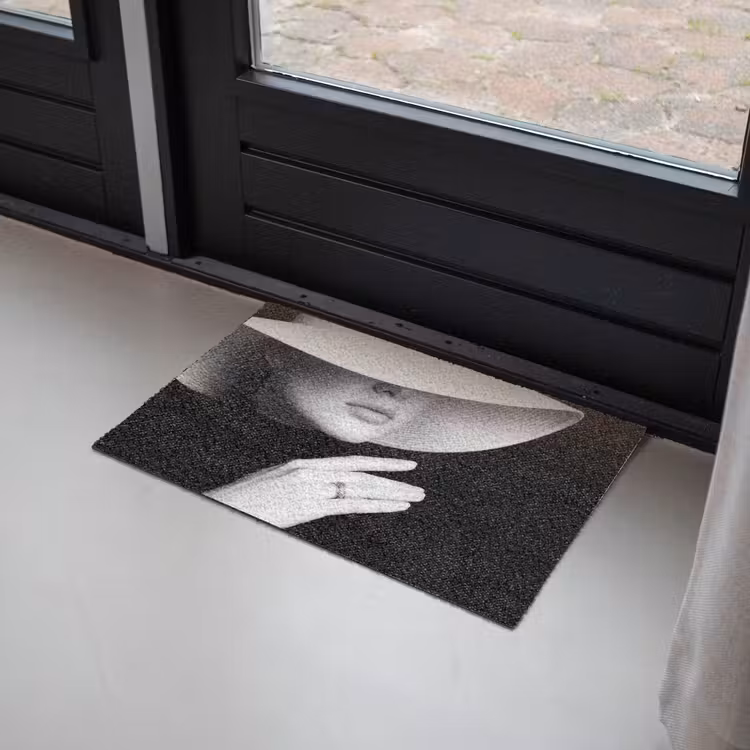 Deurmat - Vrouw - Hoed - Hand - Zwart - Wit - Klassiek — 2