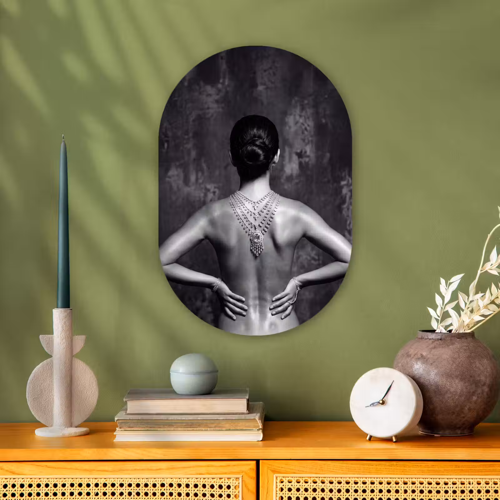 Muurovaal - Kunststof - Rug - Ketting - Portret - Zwart - Wit - Glamour — 1