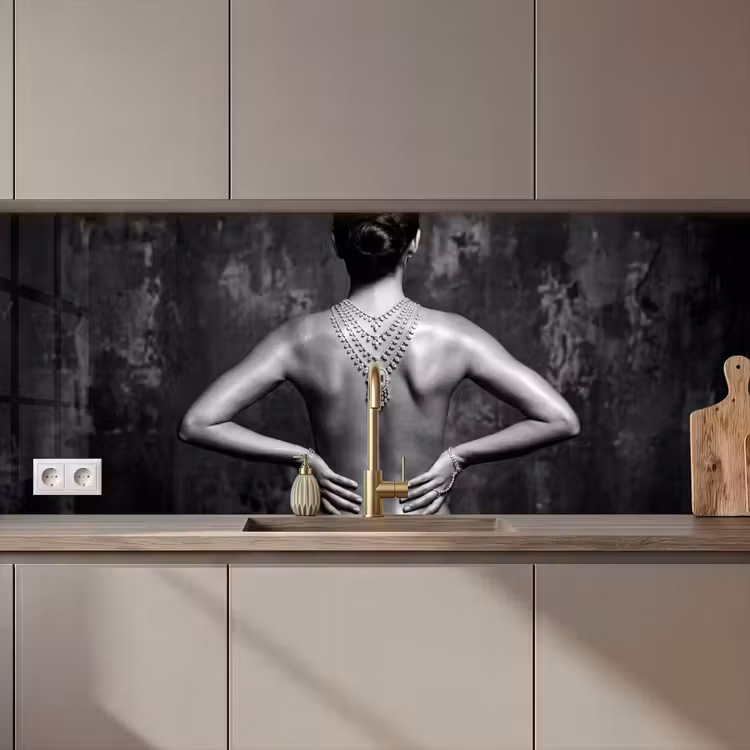 Keuken achterwand - Rug - Ketting - Portret - Zwart - Wit - Glamour — 1