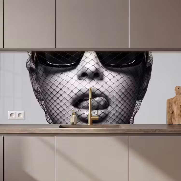 Keuken achterwand - Vrouw - Net - Mysterieus - Zwart - Wit — 1