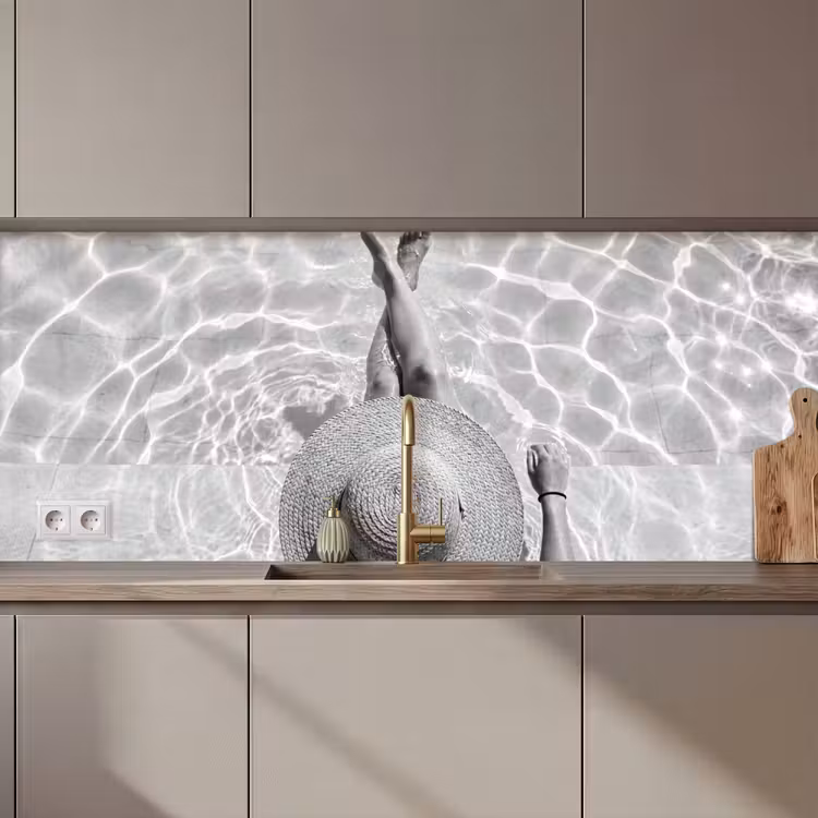 Keuken achterwand - Zwembad - Hoed - Water - Zwart - Wit - Zomers — 1