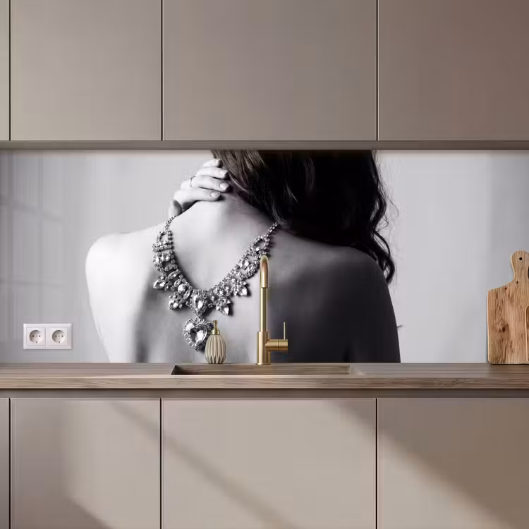 Keuken achterwand - Vrouw - Ketting - Fashion - Zwart - Wit — 1