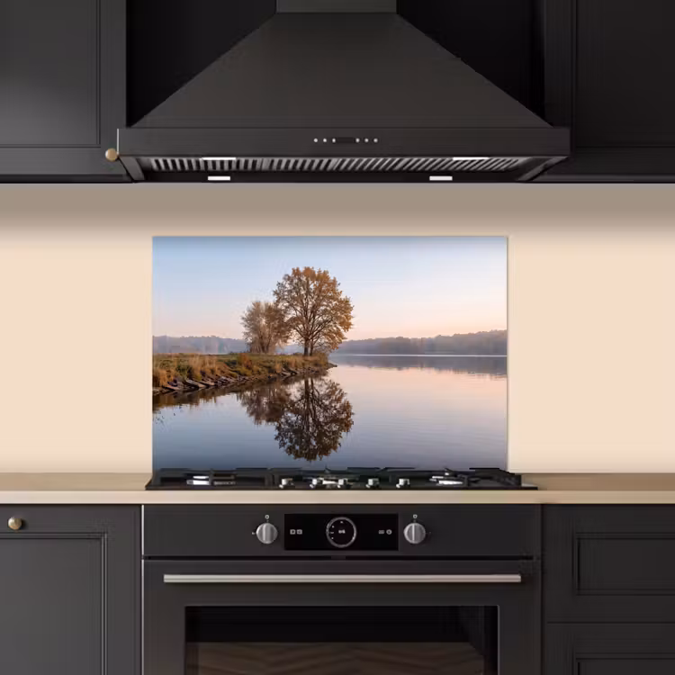 Spatscherm keuken - Bomen - Reflectie - Water - Zonsopgang - Serene — 2