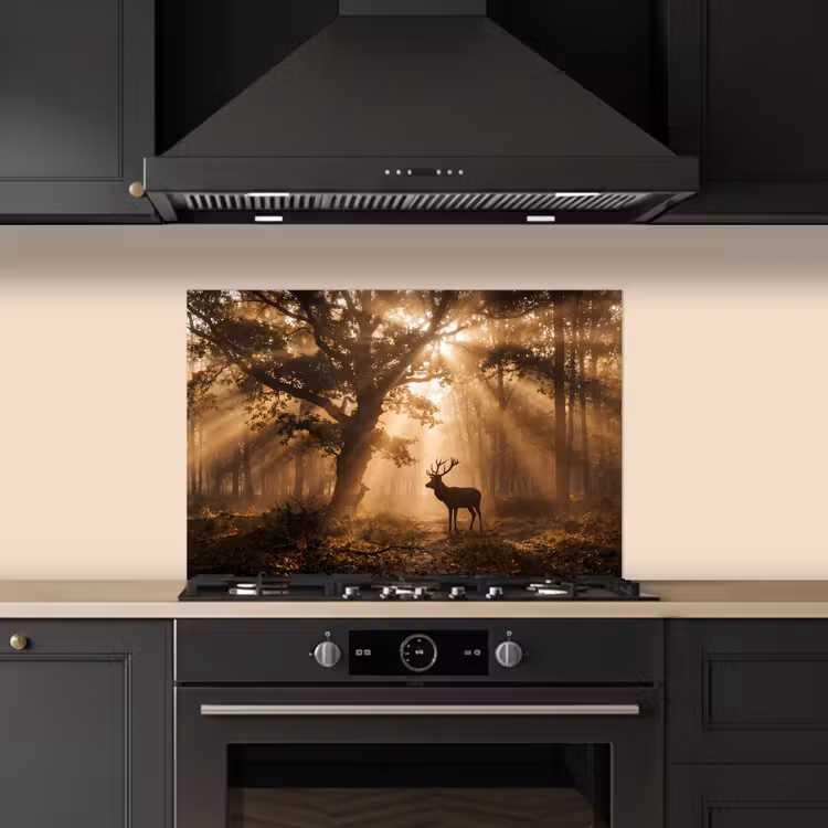 Spatscherm keuken - Hert - Bos - Mistig - Natuur - Goud — 2