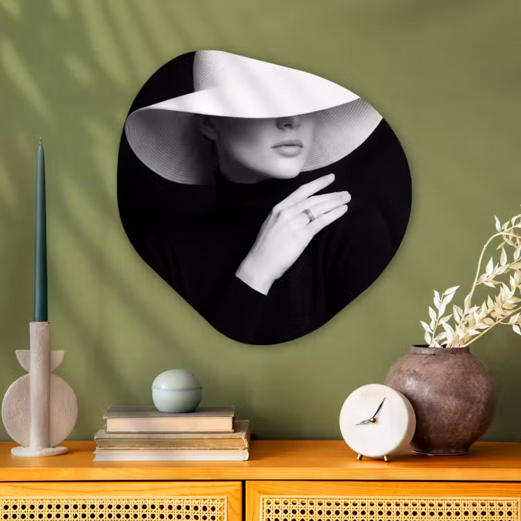 Organische schilderij - Aluminium - Vrouw - Hoed - Hand - Zwart - Wit - Klassiek — 2