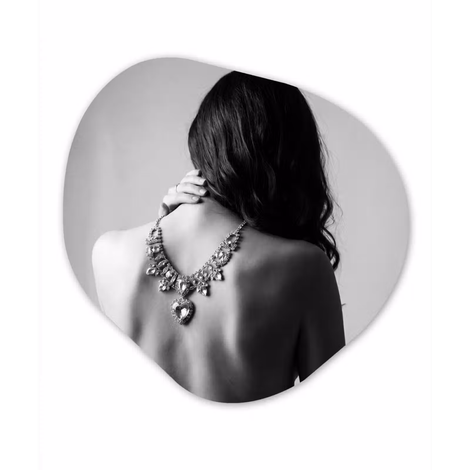 Organisch schilderij - Forex - Vrouw - Ketting - Fashion - Zwart - Wit — 1