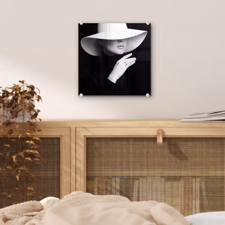 Glas schilderij - Vrouw - Hoed - Hand - Zwart - Wit - Klassiek — 5