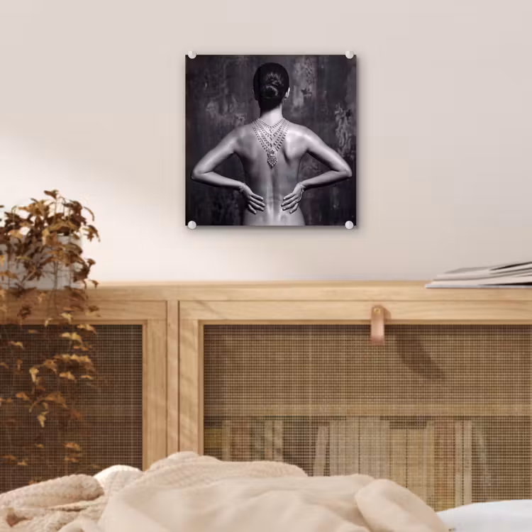 Glas schilderij - Rug - Ketting - Portret - Zwart - Wit - Glamour — 5