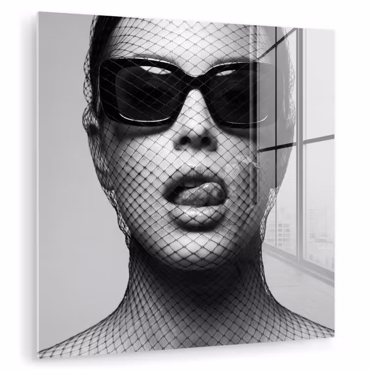 Glas schilderij - Vrouw - Net - Mysterieus - Zwart - Wit — 1