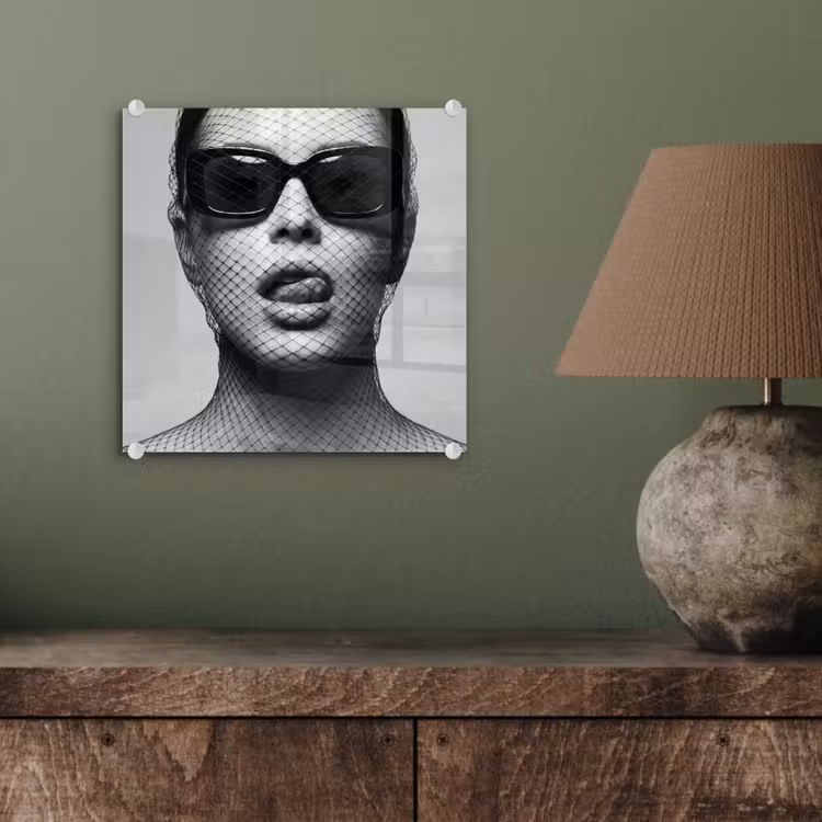 Glas schilderij - Vrouw - Net - Mysterieus - Zwart - Wit — 4