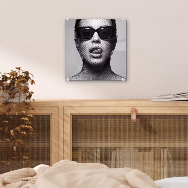 Glas schilderij - Vrouw - Net - Mysterieus - Zwart - Wit — 5