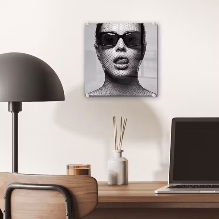 Glas schilderij - Vrouw - Net - Mysterieus - Zwart - Wit — 7