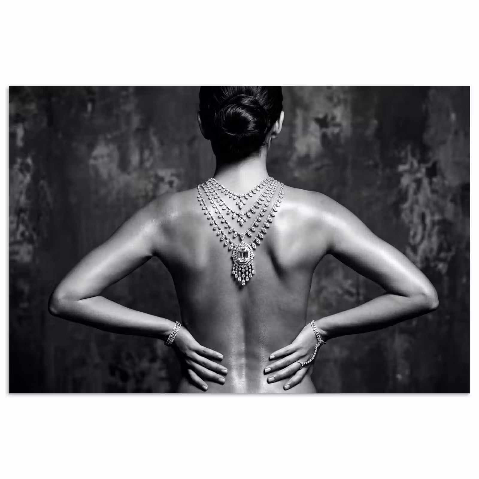 Poster - Rug - Ketting - Portret - Zwart - Wit - Glamour — 1