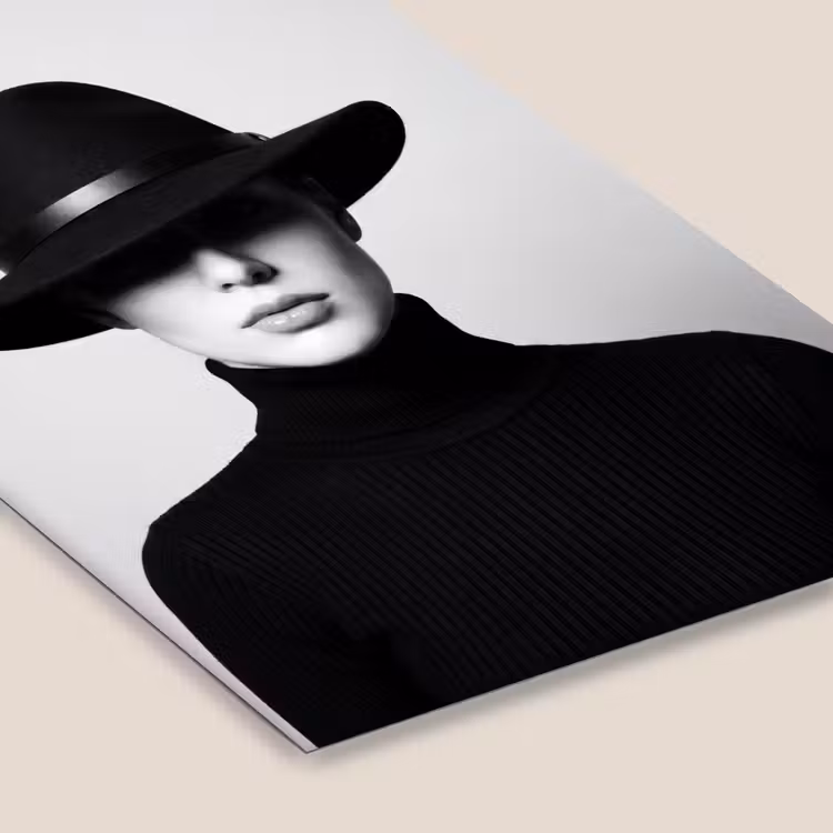 Poster met lijst - Vrouw - Schaduw - Zwart - Wit - Mysterieus — 7