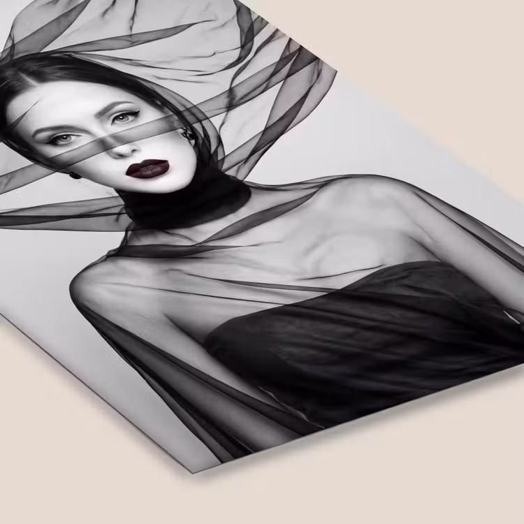 Poster met lijst - Vrouw - Sluier - Portret - Zwart - Wit - Elegant — 7