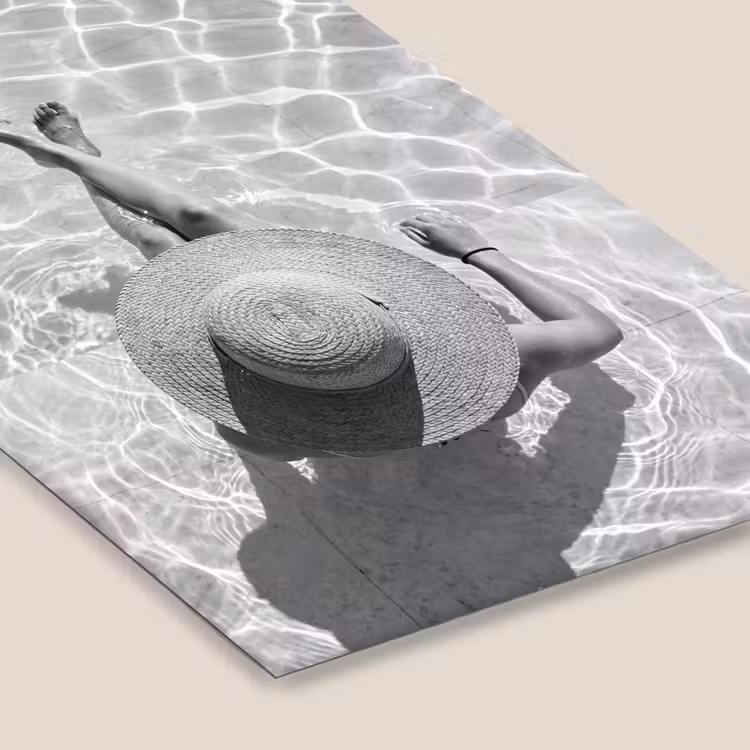 Poster met lijst - Zwembad - Hoed - Water - Zwart - Wit - Zomers — 7
