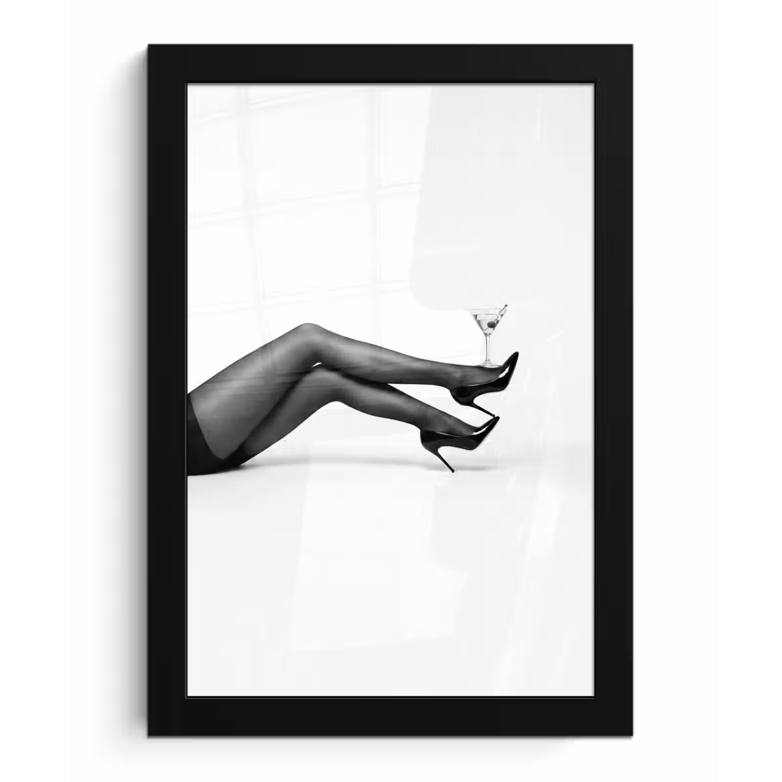 Poster met lijst - Benen - Hakken - Glas - Zwart - Wit - Speels — 1