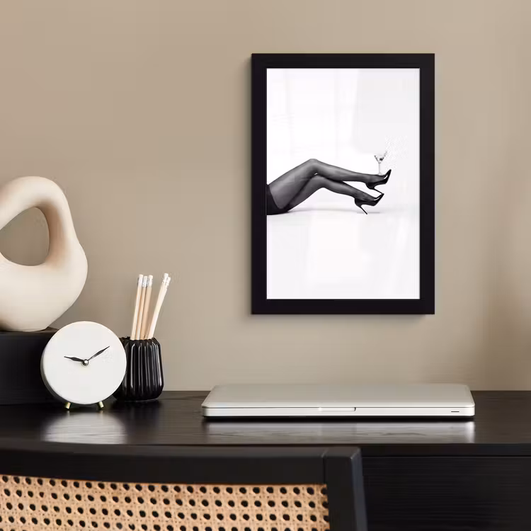 Poster met lijst - Benen - Hakken - Glas - Zwart - Wit - Speels — 2