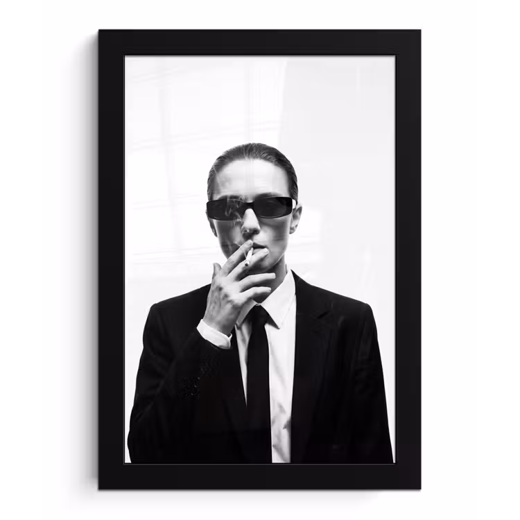 Poster met lijst - Portret - Pak - Roken - Zwart - Wit - Stoer — 1