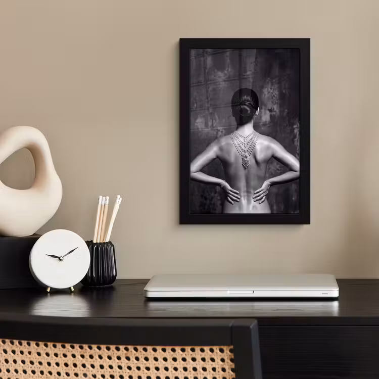 Poster met lijst - Rug - Ketting - Portret - Zwart - Wit - Glamour — 2