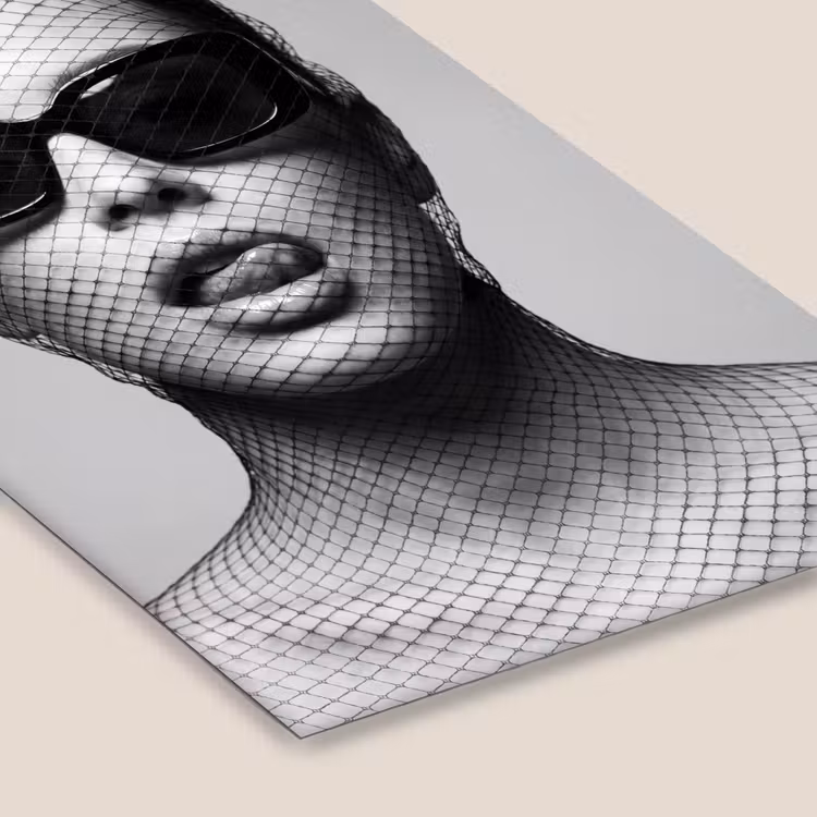 Poster met lijst - Vrouw - Net - Mysterieus - Zwart - Wit — 7