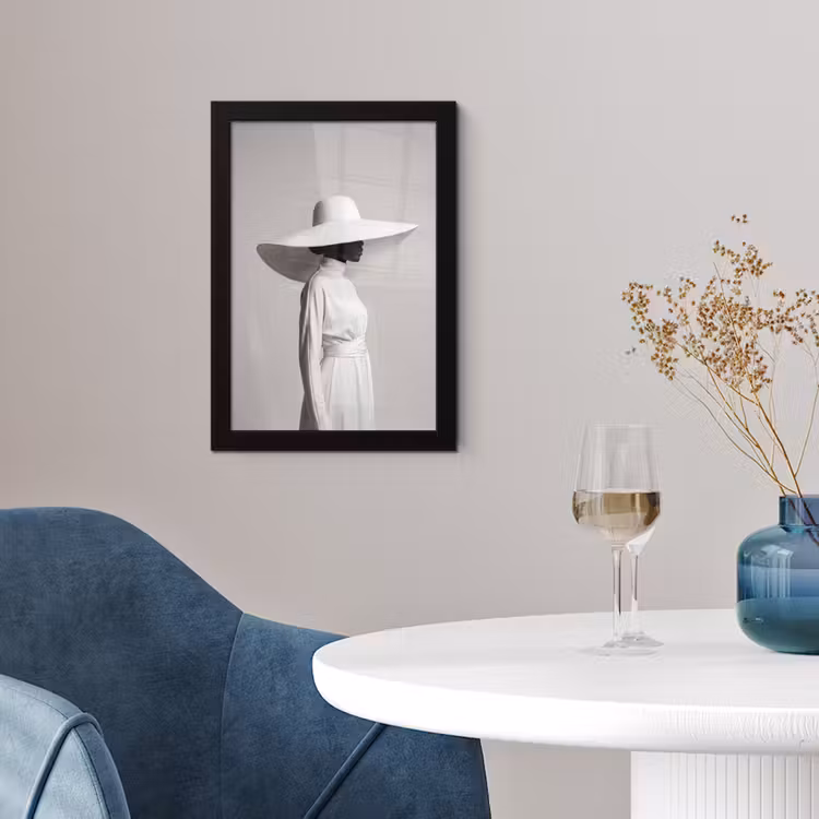 Poster met lijst - Vrouw - Profiel - Hoed - Zwart - Wit - Minimalistisch — 4