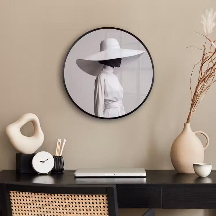 Ronde fotolijst - Vrouw - Profiel - Hoed - Zwart - Wit - Minimalistisch — 3